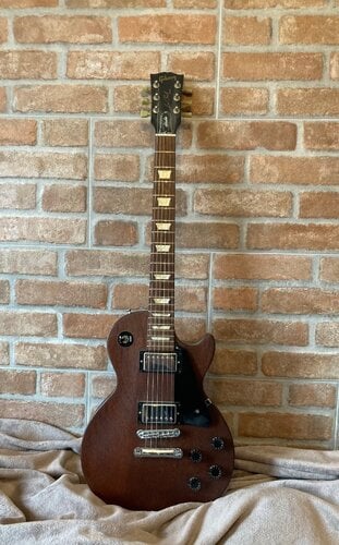 Περισσότερες πληροφορίες για "Gibson Les Paul Studio (USA) 2009"