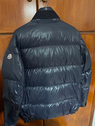 Περισσότερες πληροφορίες για "Moncler puffer - Rateau Giubbotto - Dark blue - Size 5"