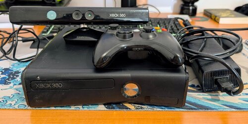 Περισσότερες πληροφορίες για "Microsoft Xbox 360 + Kinect +Controller + Games"
