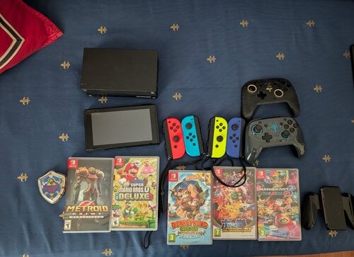 Περισσότερες πληροφορίες για "Nintendo switch + joycons+ controller + games"