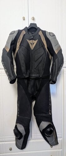 Περισσότερες πληροφορίες για "Dainese Avro 4 στολή μηχανής #48"