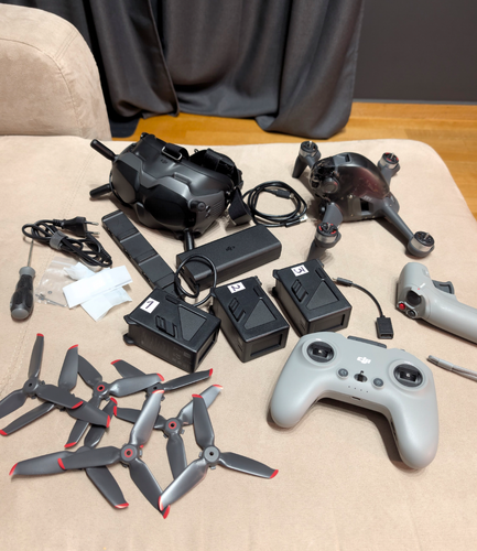 Περισσότερες πληροφορίες για "DJI FPV Fly More Combo"