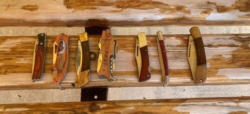 Περισσότερες πληροφορίες για "Σετ συλλογη απο διαφορες σουγιαδες μαχαιρια"