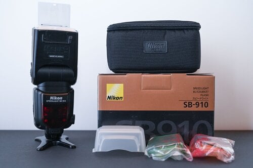 Περισσότερες πληροφορίες για "Nikon Φλας Speedlight SB-910"