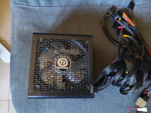Περισσότερες πληροφορίες για "Thermaltake Smart RGB (600W)"