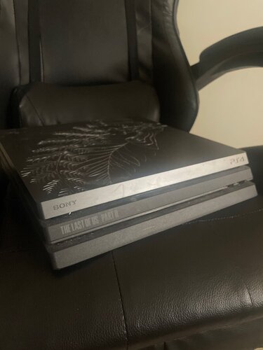 Περισσότερες πληροφορίες για "Sony PlayStation 4 Pro 1TB The last of Us limited edition,"