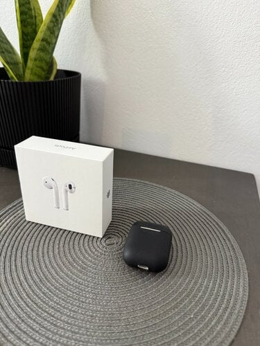 Περισσότερες πληροφορίες για "Apple AirPods (2nd generation) Earbud Bluetooth Handsfree Ακουστικά με Θήκη Φόρτισης Λευκά"