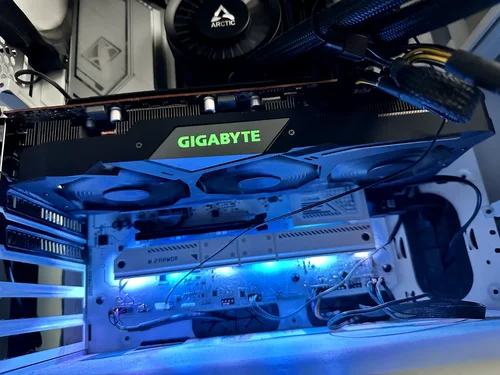 Περισσότερες πληροφορίες για "Rx 5700xt gigabyte 8GB"