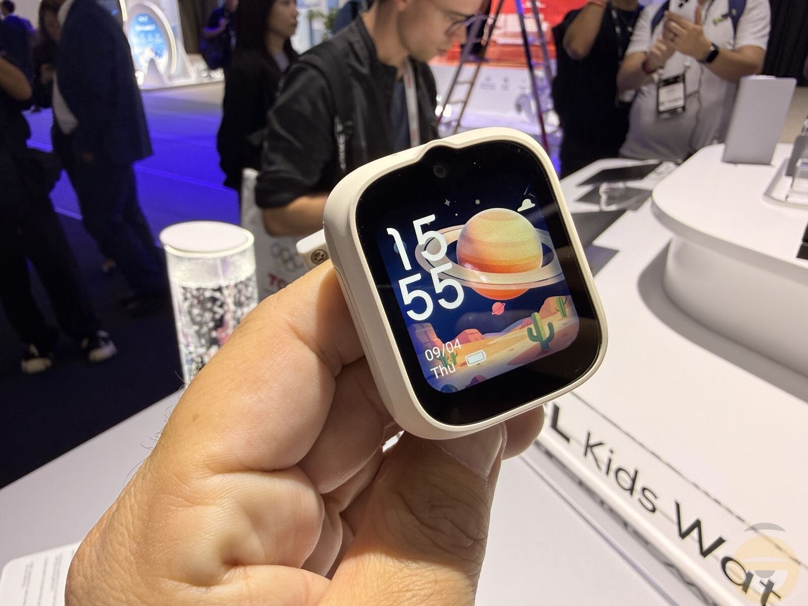 Τα TCL Nxtpaper 5G Junior και Movetime MT48 smartwatch έχουν στόχο να προσφέρουν ηρεμία στους γονείς