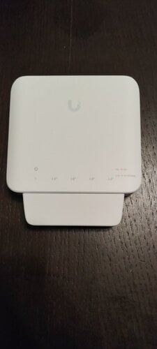 Περισσότερες πληροφορίες για "Ubiquiti UniFi USW-Flex Managed L2 PoE Switch με 5 Θύρες Gigabit (1Gbps) Ethernet"