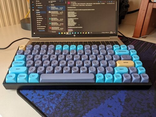 Περισσότερες πληροφορίες για "IDOBAO MA Blue Cat PBT Dye-Subbed Keycap Base Set"
