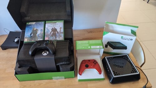 Περισσότερες πληροφορίες για "Microsoft Xbox Series X + 2 controllers + 2 games + cooling base"