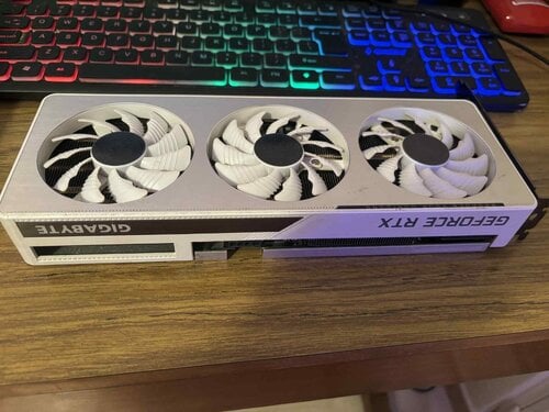 Περισσότερες πληροφορίες για "Gigabyte GeForce RTX 3060 VISION OC 12G (rev. 2.0)"