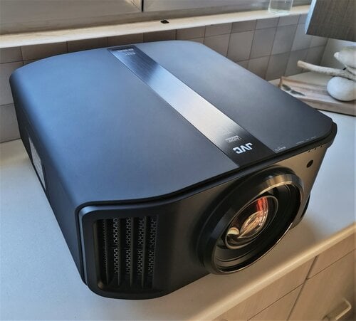 Περισσότερες πληροφορίες για "JVC DLA-RS3000 NX9B (D-ILA/4096x2160/2200ANSI Lumens)"