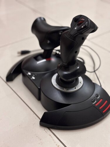 Περισσότερες πληροφορίες για "Thrustmaster T-Flight Hotas X v.2"