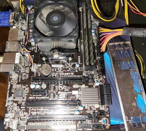 Περισσότερες πληροφορίες για "Σετ MB Gigabyte GA-F2A88XM-HD3 + CPU AMD A10-6800K @4100MHz"