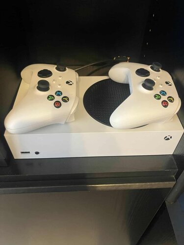 Περισσότερες πληροφορίες για "XBOX Series S + 2 Controllers"