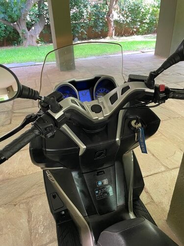 Περισσότερες πληροφορίες για "Kawasaki j300 2014 scooter"