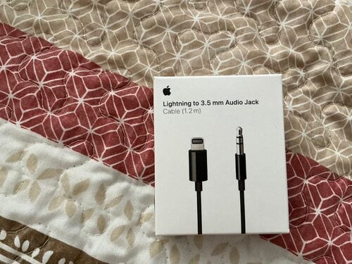 Περισσότερες πληροφορίες για "Apple lightning to 3.5 mm audio jack cable για AirPods Max σε άριστη κατάσταση"