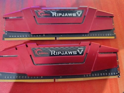 Περισσότερες πληροφορίες για "G.Skill RipjawsV 16GB (2x8) DDR4-3200MHz (F4-3200C14D-16GVR)"
