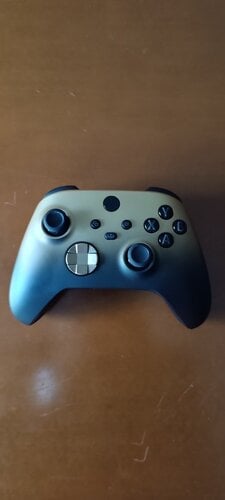 Περισσότερες πληροφορίες για "Xbox Controller Gold Shadow Special Edition"