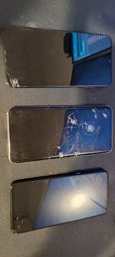 Περισσότερες πληροφορίες για "3 κινητά Xiaomi με σπασμένη οθόνη"
