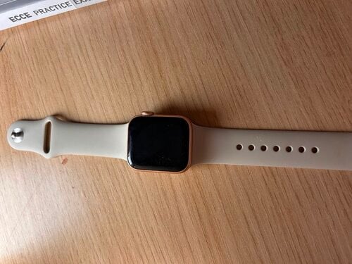 Περισσότερες πληροφορίες για "Apple Watch SE 40mm Rose Gold"