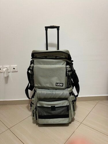 Περισσότερες πληροφορίες για "Ultimate DJ Gear (UDG)  Backpack Trolley"