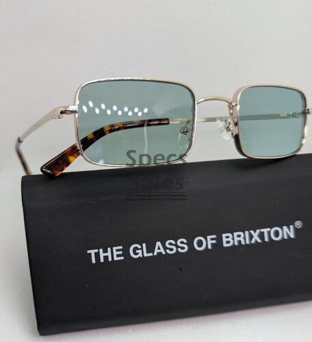 Περισσότερες πληροφορίες για "Τhe Glass Of Brixton ELTON BS 257"