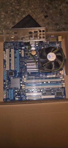 Περισσότερες πληροφορίες για "E8400 mobo GIGABYTE GA-EG41MFT-US2H 2GB RAM"