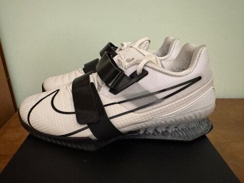 Περισσότερες πληροφορίες για "Nike Romaleos 4"