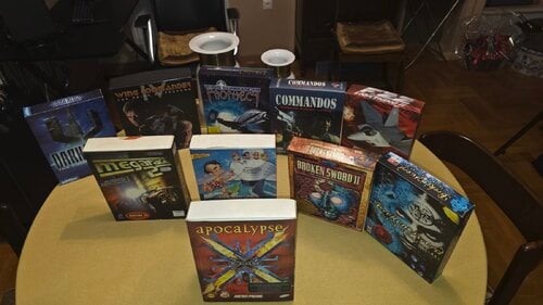 Περισσότερες πληροφορίες για "10  Vintage PC-CD ROM Games Bundle με το κουτί τους."